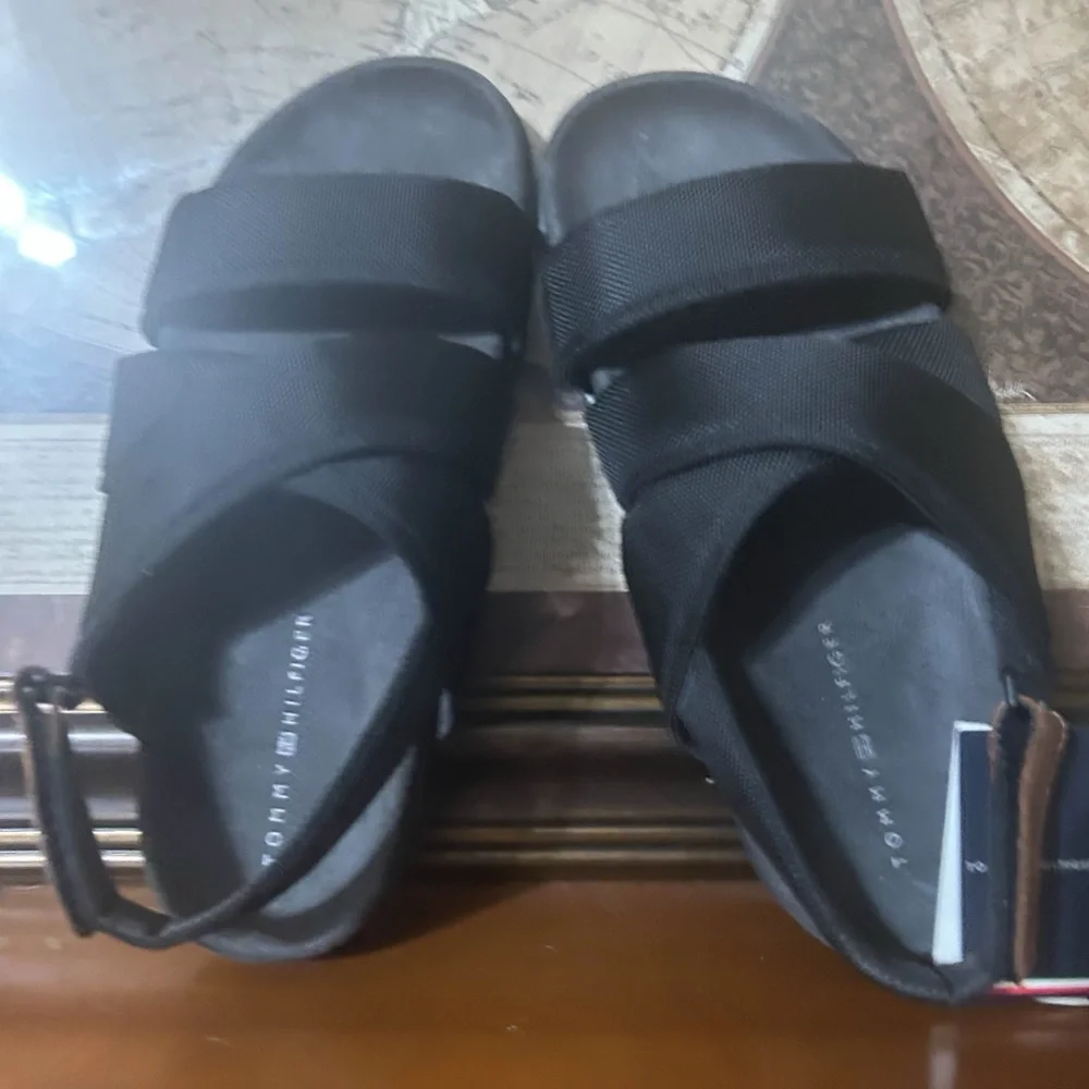 TOMMY HILFIGER • Men’s Strappy Sandals • Black • Size 9 NWT 🩴✨